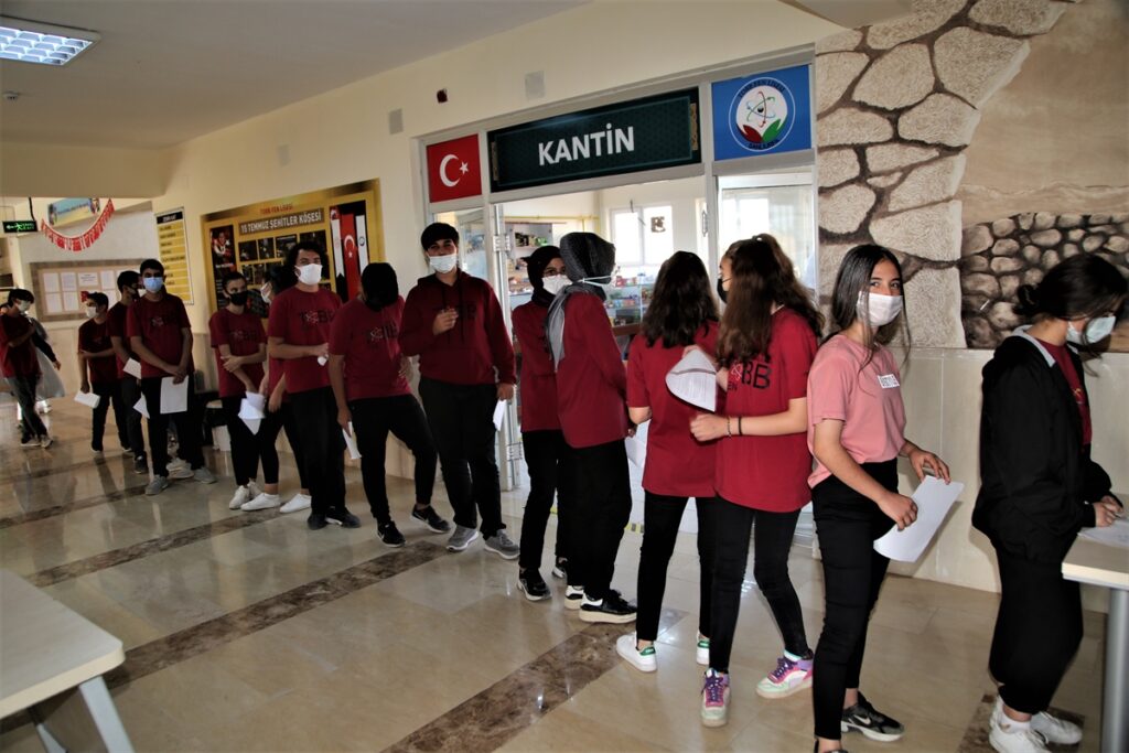 Aşılamada “kırmızı” kategorideki Şanlıurfa’da öğrencilere “aşı olun” çağrısı
