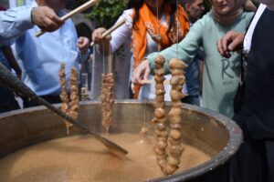 Siverek’te kazanlar pestil ve pekmez için kaynadı