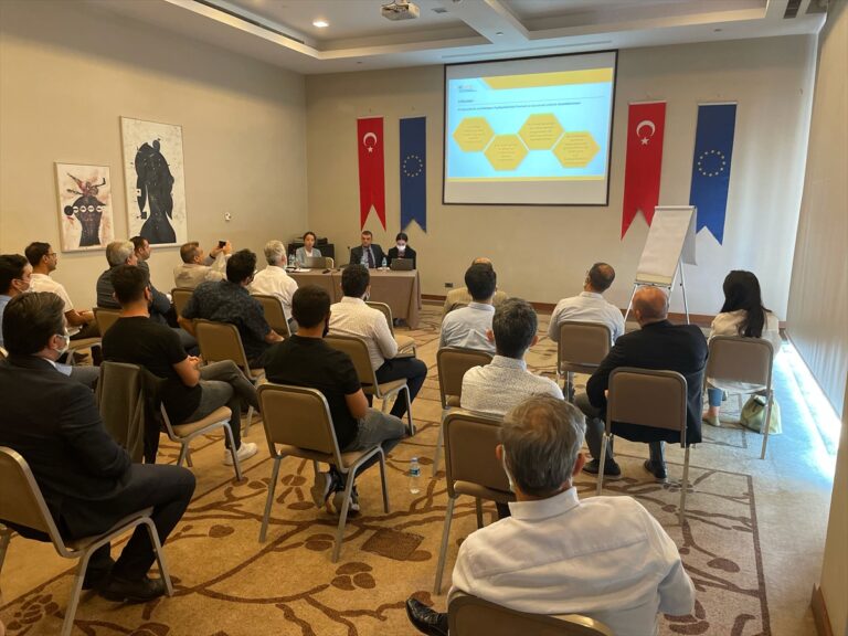 AB fonlarıyla Türk ve Suriyeli girişimcilere verilecek destekler Şanlıurfa’da tanıtıldı