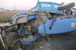 Şanlıurfa’da kamyonun çarptığı traktör römorkundaki kadın öldü