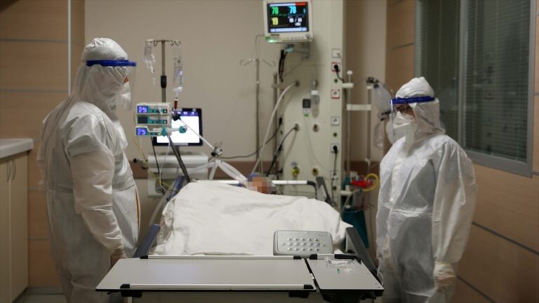 Türkiye’de 30 bin 438 kişinin Kovid-19 testi pozitif çıktı, 236 kişi hayatını kaybetti