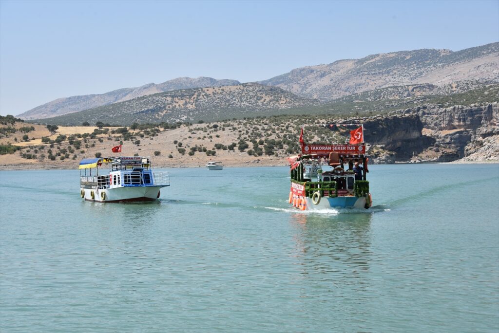 Turistlerin Takoran Vadisi’ne ilgisi tur teknelerinin sayısını artırdı