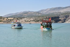 Turistlerin Takoran Vadisi’ne ilgisi tur teknelerinin sayısını artırdı