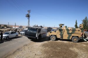 Şanlıurfa’nın kırsal mahallelerinde jandarma eşliğinde kaçak elektrik denetimi