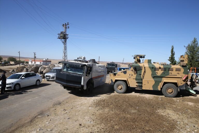 Şanlıurfa’nın kırsal mahallelerinde jandarma eşliğinde kaçak elektrik denetimi