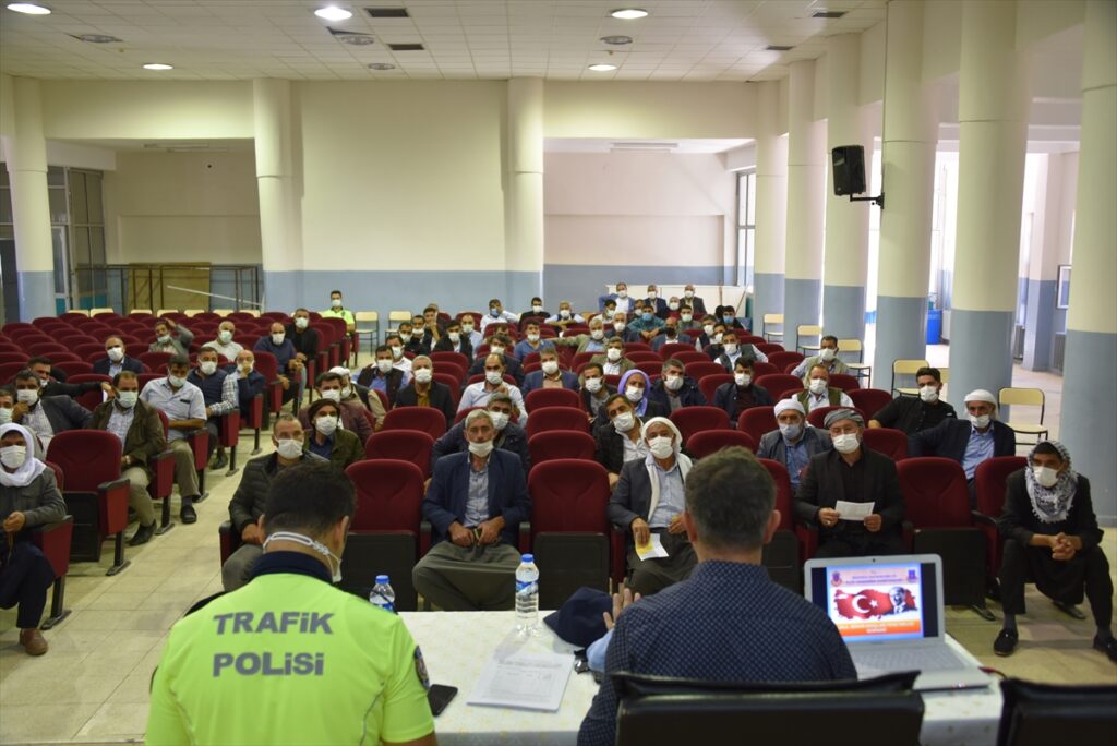 Şanlıurfa’da öğrenci servisi sürücülerine seminer verildi