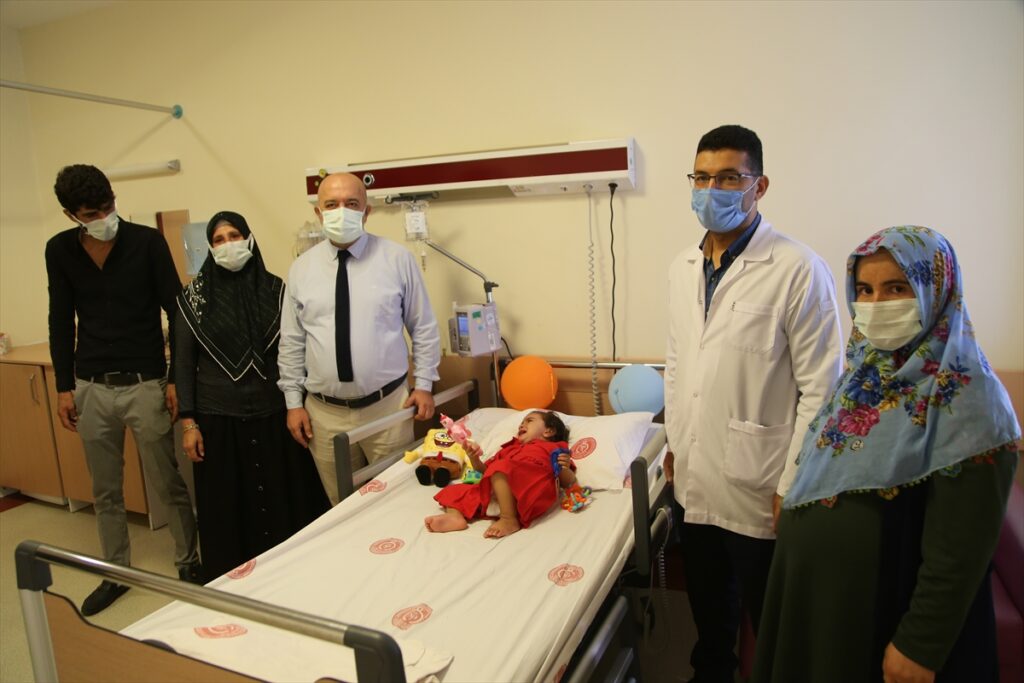 Şanlıurfa’da İki yaşındaki Zeliha yapay bağırsakla sağlığına kavuştu