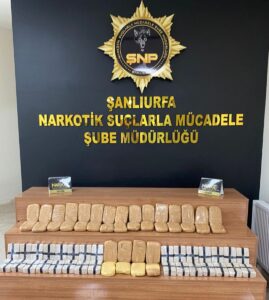 Şanlıurfa’da 3 otomobilde 149 kilogram uyuşturucu ele geçirildi