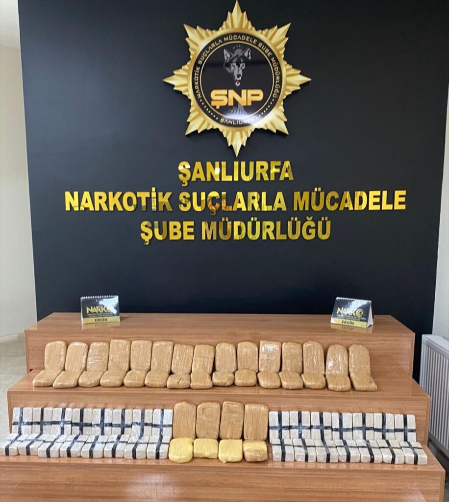 Şanlıurfa’da 3 otomobilde 149 kilogram uyuşturucu ele geçirildi