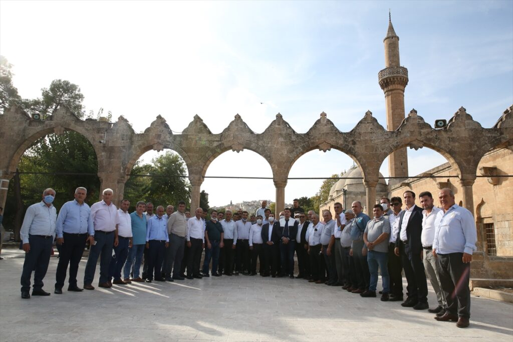 Kaymakam ilçesinin sakinlerine 1300 kilometre ötedeki memleketi Şanlıurfa’yı gezdirdi
