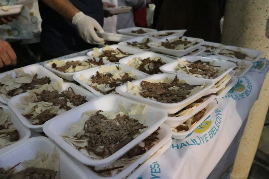 Şanlıurfa’da binlerce kişiye tirit ikram edildi