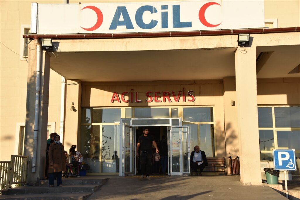 Şanlıurfa’da kamyonetle çarpışan motosikletin sürücüsü yaralandı