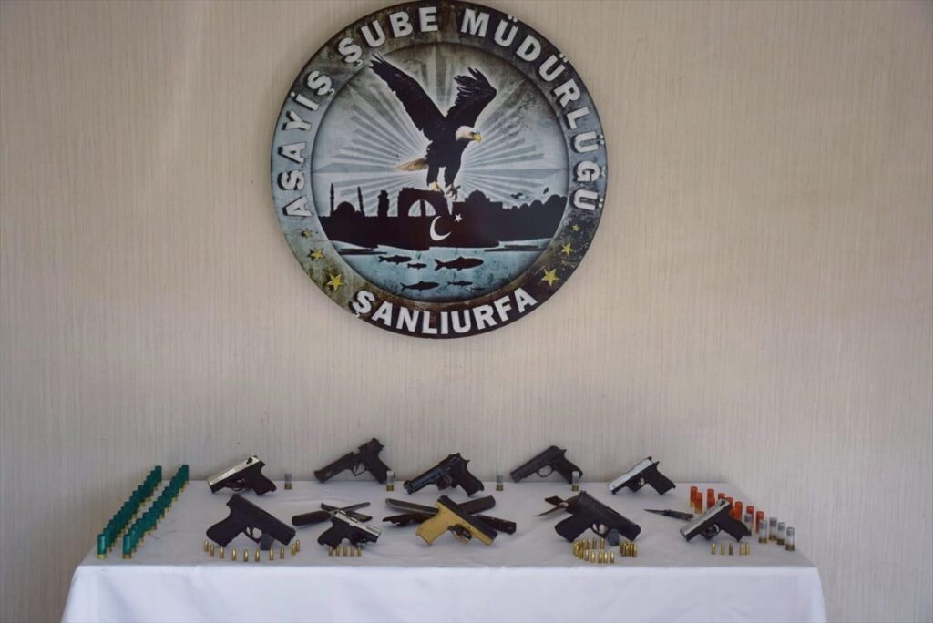 Şanlıurfa’da ruhsatsız 10 tabanca ele geçirildi