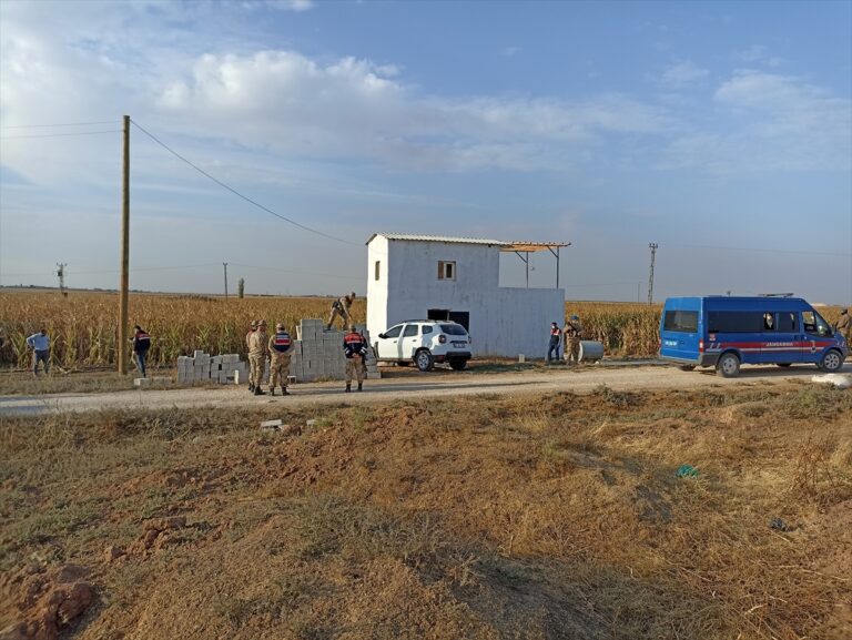 Şanlıurfa’da sulama borusuna gizlenmiş 1100 uyuşturucu hap ele geçirildi