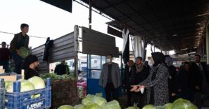 Siverek Belediye başkanı Çakmak hal pazarı esnafını ziyaret etti