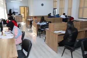Karaköprü’de Gençler sınavlara okuma salonlarında hazırlanıyor