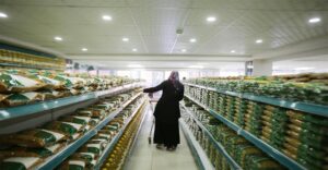 Haliliye’de marketten ihtiyaç sahibi 23 bin hane yararlanıyor