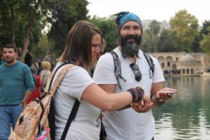 Otostopla dünyayı dolaşıyorlar, son durakları Şanlıurfa