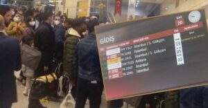 Şanlıurfa uçuşu iptal oldu! Yolcular perişan…