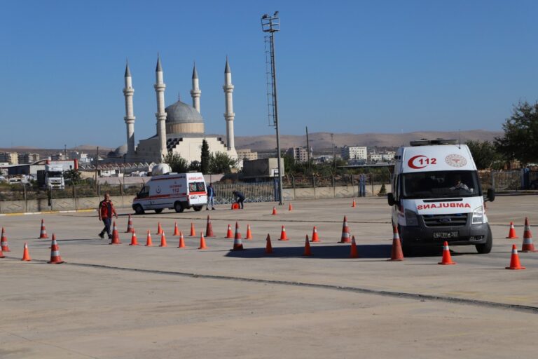 Şanlıurfa’da ambulans personeline ileri sürüş teknikleri eğitimi verildi