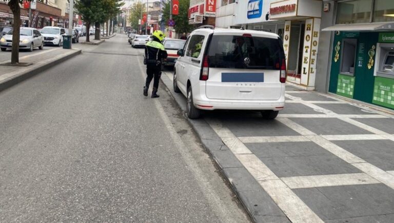 Şanlıurfa’da hatalı park yapanlara para cezası