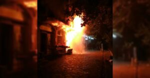 Şanlıurfa’da işyeri alev alev yandı!