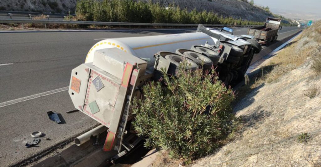 Şanlıurfa’da LPG yüklü tanker devrildi: 1 yaralı