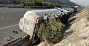 Şanlıurfa’da LPG yüklü tanker devrildi: 1 yaralı