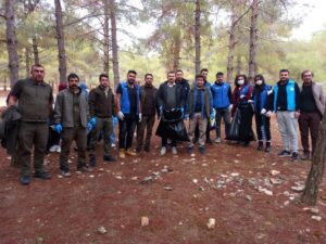 Şanlıurfa’daki mesire alanında temizlik etkinliği