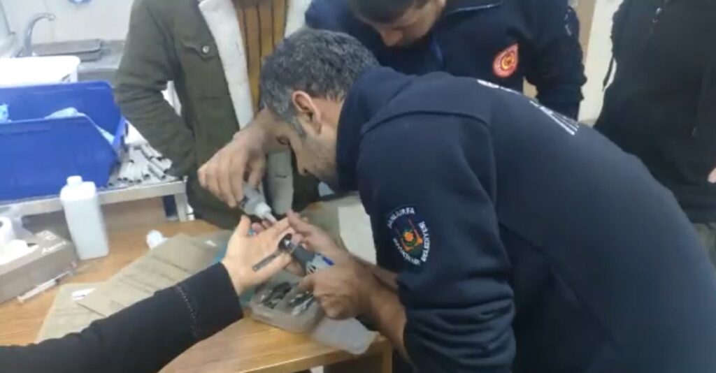 Şanlıurfa’da Sıkışan yüzüğü itfaiye çıkardı!