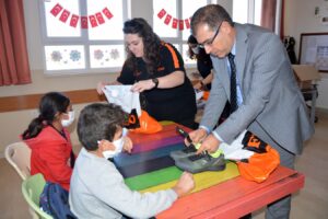Siverek’te öğrencilere ayakkabı hediye edildi
