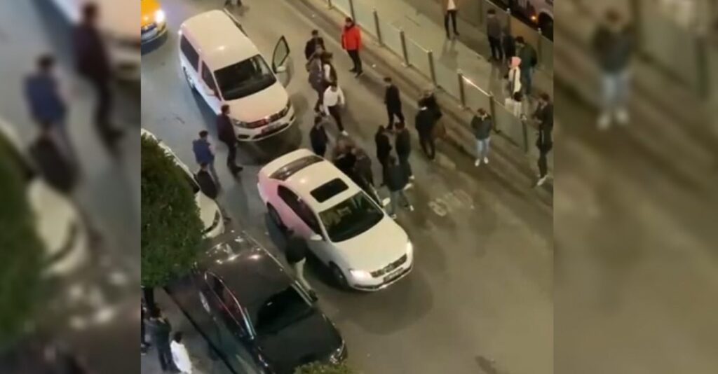 Şanlıurfa’da trafik ortasında taşlı sopalı kavga