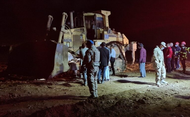 Şanlıurfa’da iş makinesinin altında kalan kişi hayatını kaybetti
