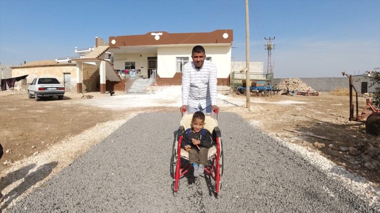 Harran’da engelli çocuğun yol talebi yerine getirildi