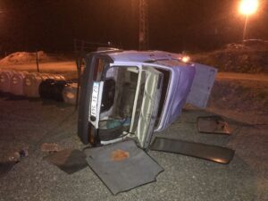 Kahta Siverek Karayolunda devrilen otomobilin sürücüsü yaralandı