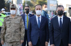 Şanlıurfa Valisi Erin, Kovid-19 aşılaması için yüzlerce ekibin köy köy dolaştığını söyledi: