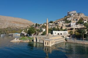 Halfeti’nin simgesi Ulu Cami su yüzeyinden yükseltilerek turizme kazandırılacak