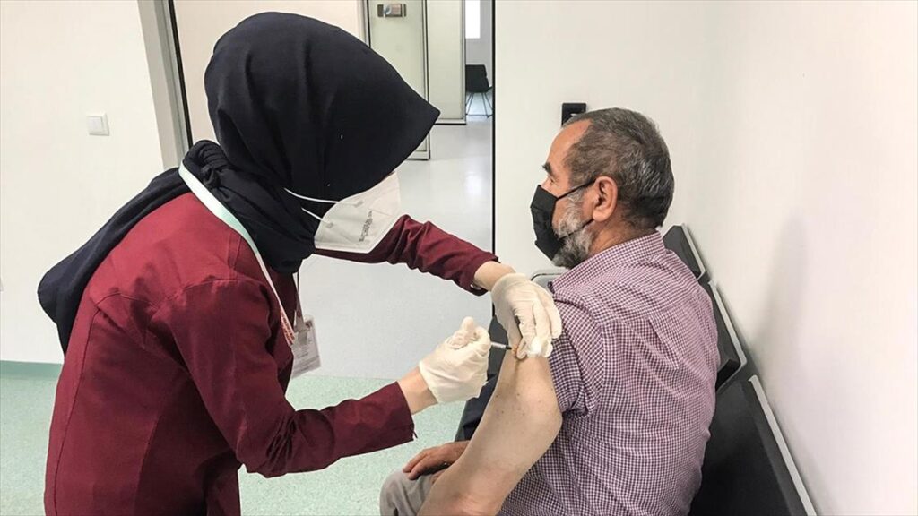 Ülke genelinde iki doz Kovid-19 aşısı olanların oranı yüzde 80’i geçti