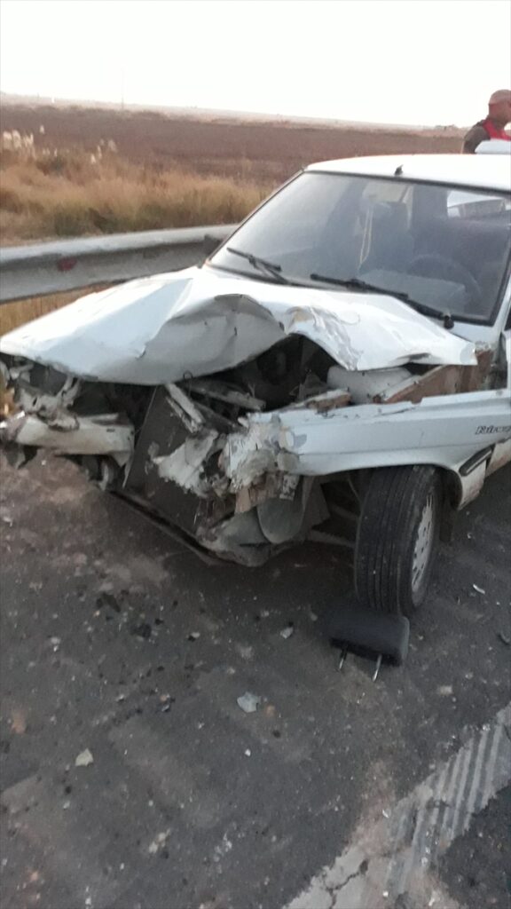 Şanlıurfa’da otomobilin bariyerlere çarpmasıyla 5 kişi yaralandı