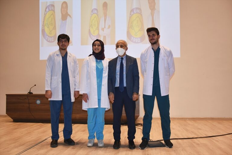 HRÜ’de diş hekimliği öğrencileri beyaz önlük giydi