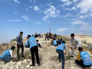Birecik’te Ülkü Ocakları, fidanları toprakla buluşturdu