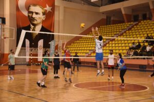 Siverek’te Şehit öğretmen Aybüke Yalçın anısına düzenlenen voleybol turnuvası tamamlandı