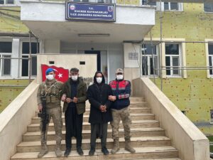 Siverek’te kesinleşmiş hapis cezaları bulunan 2 firari hükümlü yakalandı