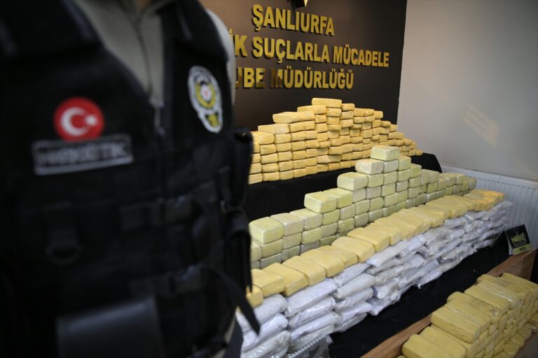 Şanlıurfa’da kamyonette 217 kilogram eroin ele geçirildi