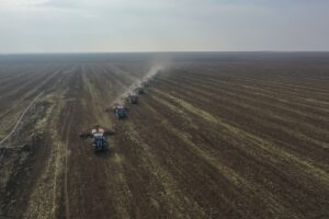 Türkiye’nin en büyük işletmesinde hububat tohumları toprakla buluştu