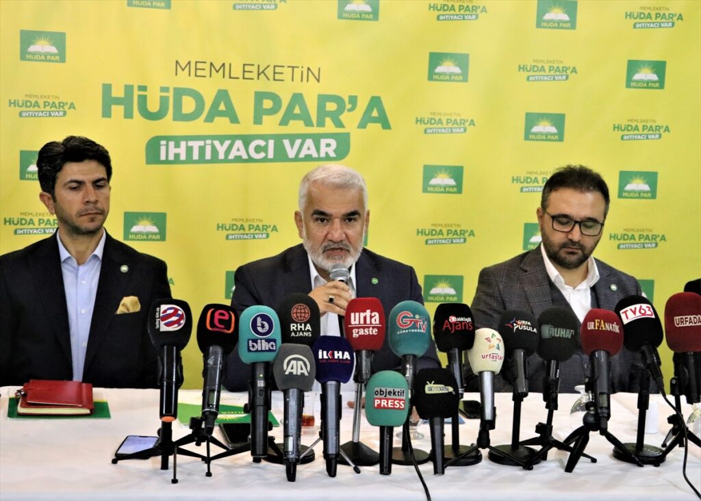 HÜDA PAR Genel Başkanı Yapıcıoğlu, Şanlıurfa’da basın toplantısı düzenledi