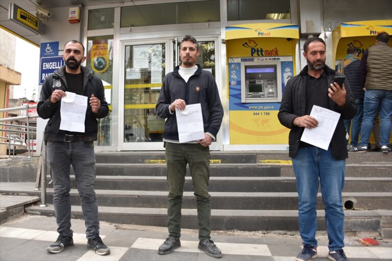 Siverek’te Hesaplarına yanlışlıkla yatırılan paraları iade ettiler