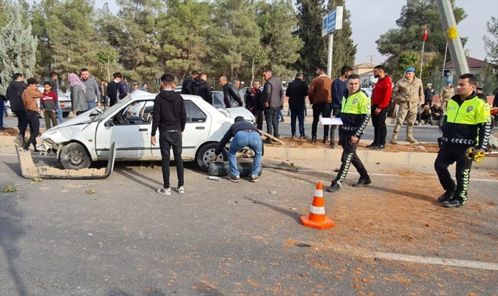 Şanlıurfa’da 4 aracın karıştığı trafik kazasında 1 kişi hayatını kaybetti
