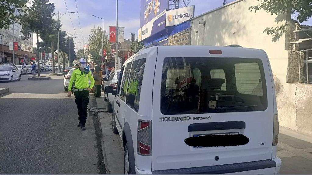 Şanlıurfa’da hatalı park edilen araçlar çekildi