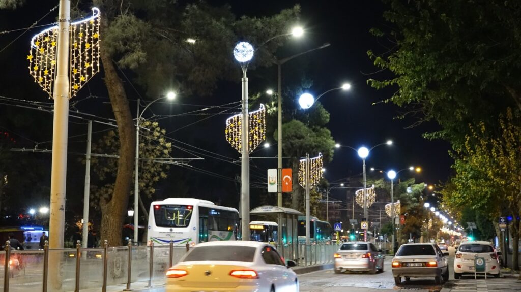Atatürk Bulvarı Led Işıklarla Süslendi